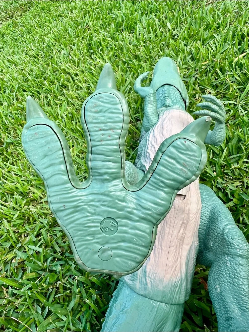 Jurassic World Super Colossal Giganotosaurus 40”  Green Giant Dinosaur Dominion